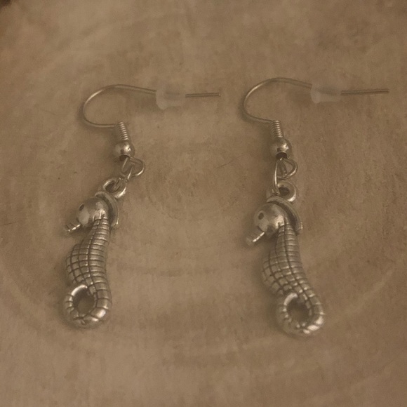 Handmade Brand New Silver Sea Horse Earrings - Picture 2 of 5